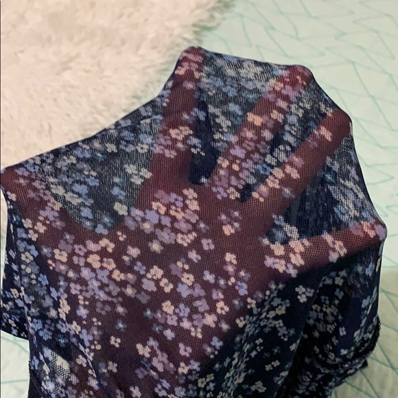 Express Ruffle Top - Picture 12 of 15